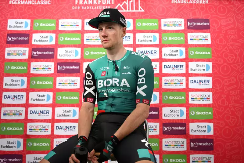 Sam Bennett, failing to win the Tour de France, also feared to miss the Vuelta a España.