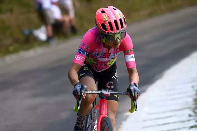 Ewers Wins Wide Tires in Gravel Stage of Tour de France Femme