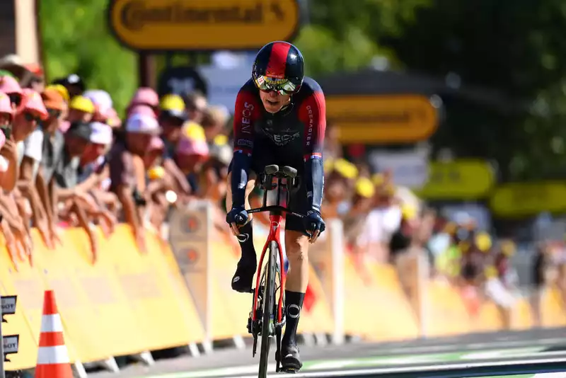 Thomas "overwhelmed" with emotion at Tour de France podium