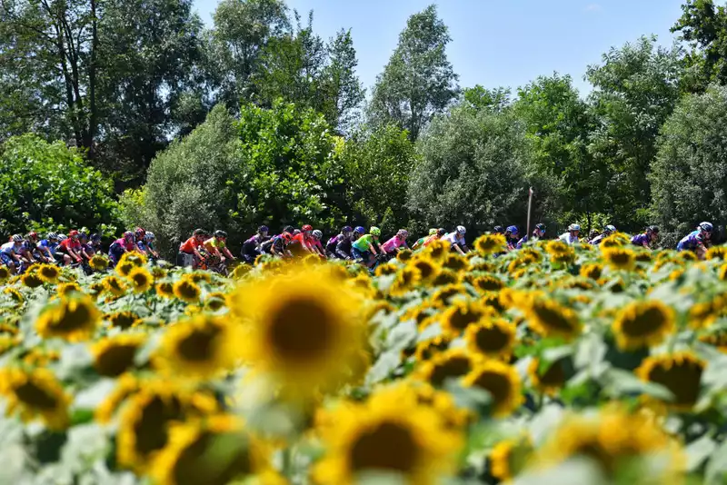 How to Watch 2022 Tour de France Femme on Zwift - Live TV and Streaming