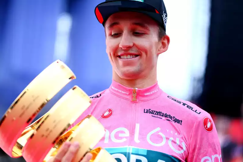 Giro d'Italia Winner Hindley to Compete in Vuelta a España