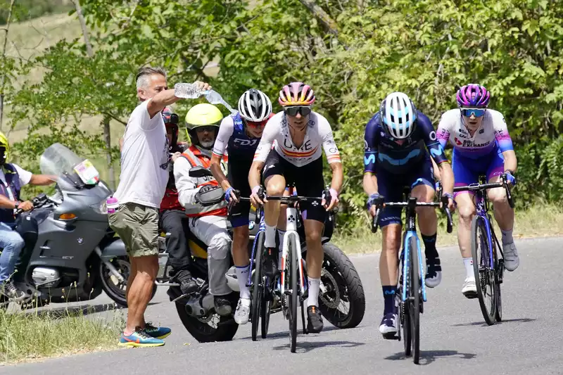 Garcia lines up with van Breuten in the Giro d'Italia d'Orne.