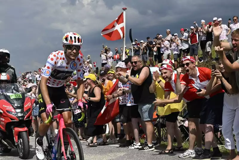 Denmark Brings the Perfect Grande Pearl to the Tour de France