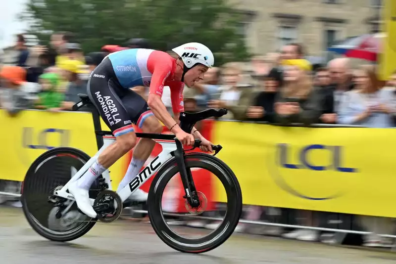 Why Bob Jungels competed in the Tour de France with COVID-19 Positive