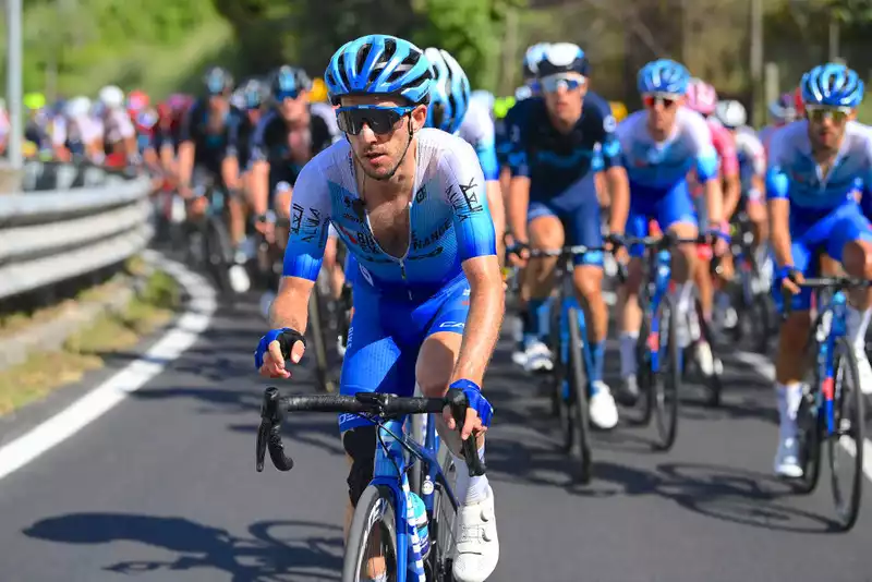 Simon Yates and BikeExchange-Jayco Aim for Overall Victory at Vuelta a España