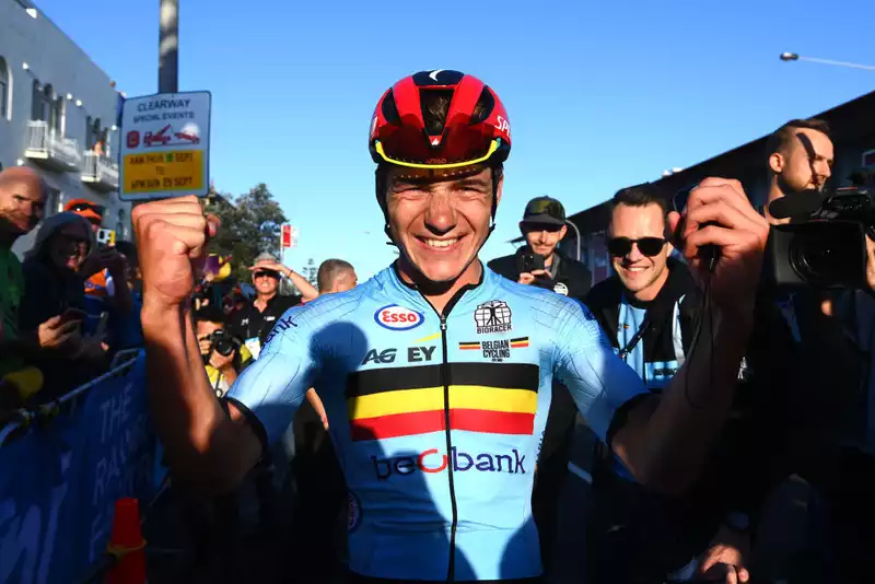 Remco Evenpoel celebrates Vuelta victory with world championship title