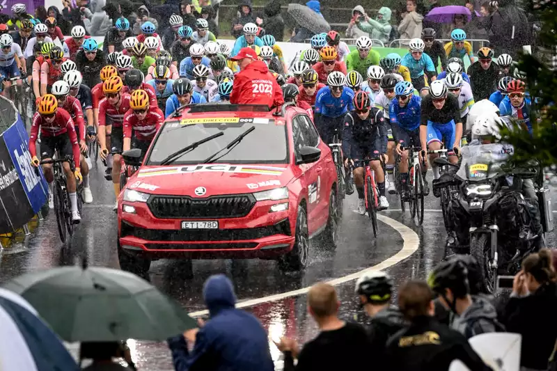 Rainy weather at the World Championships could be good or bad for the U23 men and junior athletes. ......