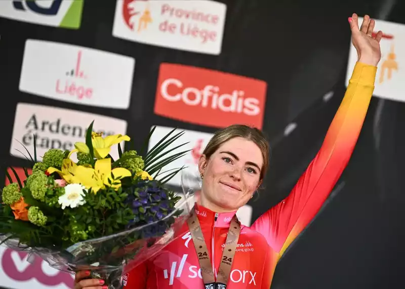 Vollering on the podium in Liège - Bastogne - Liège