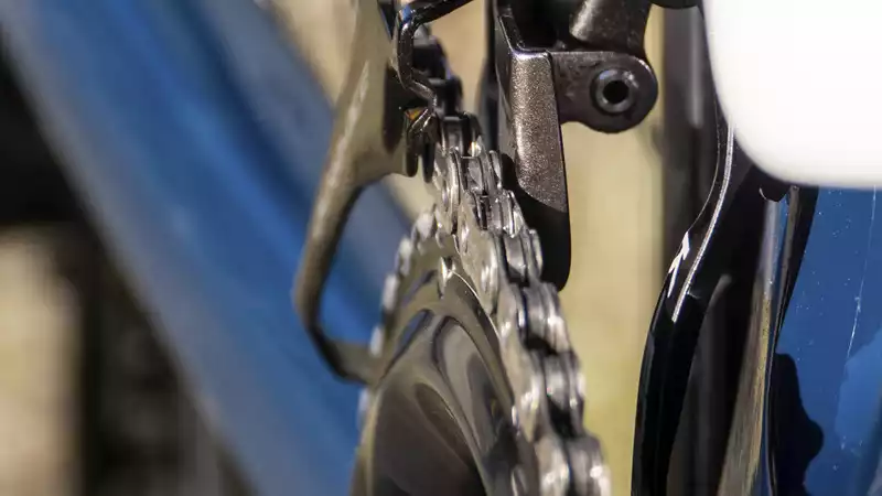 World Tour mechanic laments Shimano chain drop