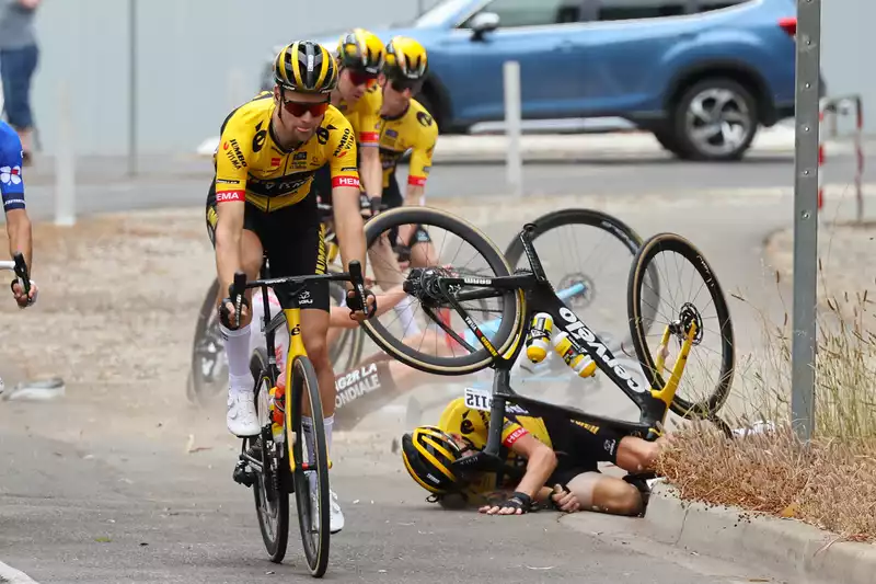 Abandonment and disqualification after crash on the first stage of the Tour Down Under