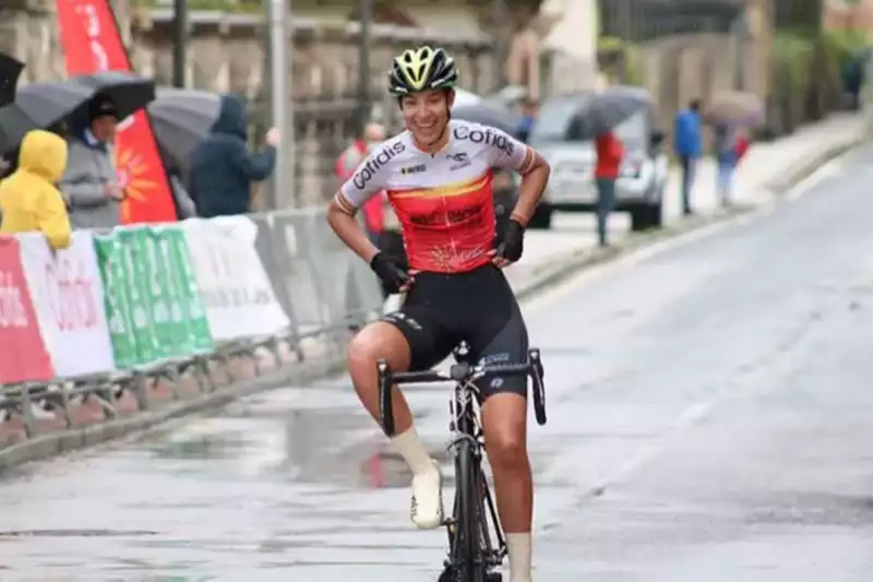 Spanish neo-pro Estela Dominguez was hit and killed by a truck driver.