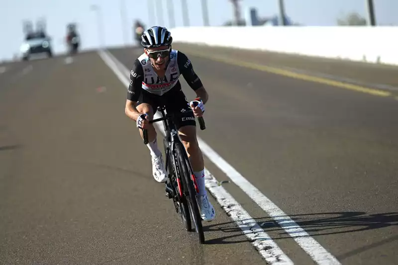 Adam Yates Sets Jebel Hafeet Climbing Record on UAE Tour with Knockout Solo Victory