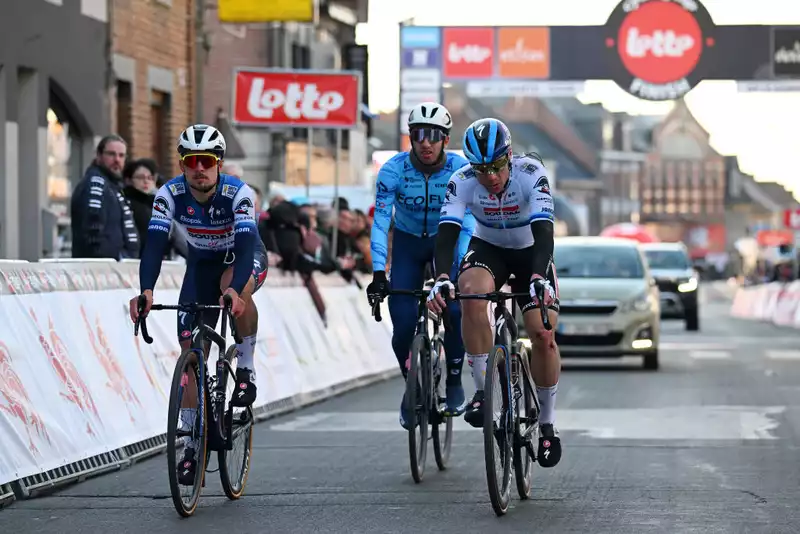 A Series of Classic Misfortunes and Crashes in Le Samyn