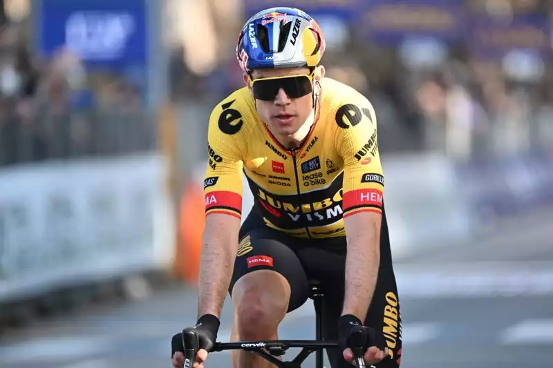 Wout Van Art and Tom Pidcock fall in Tirreno Adriatico