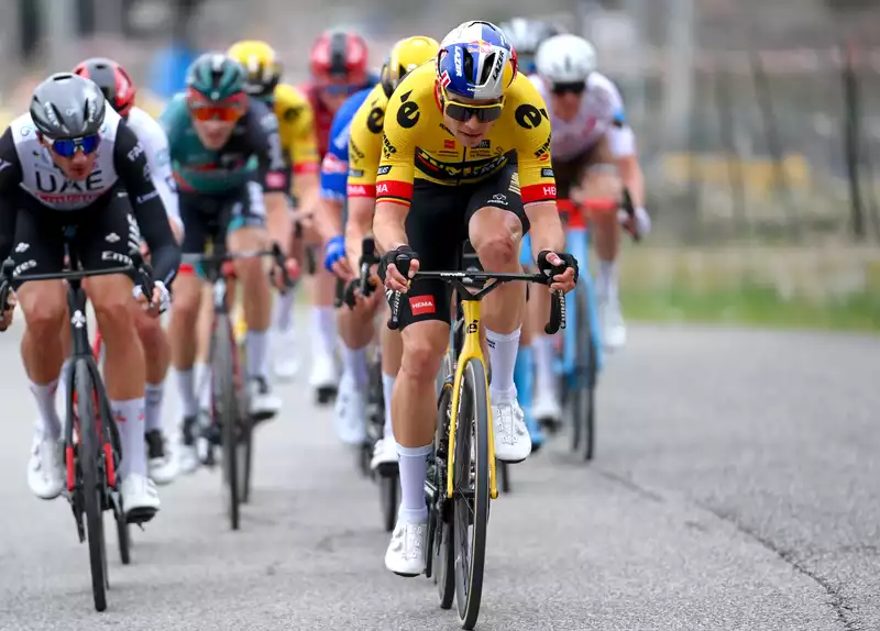 Tirreno - Adriatico's Echelon Attack Inspires Wout Van Art