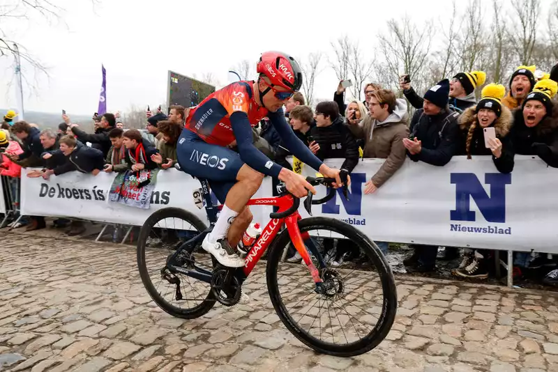 Pidcock suffers "complete hangar flat" at Tour of Flanders, regrets "stupid mistake"