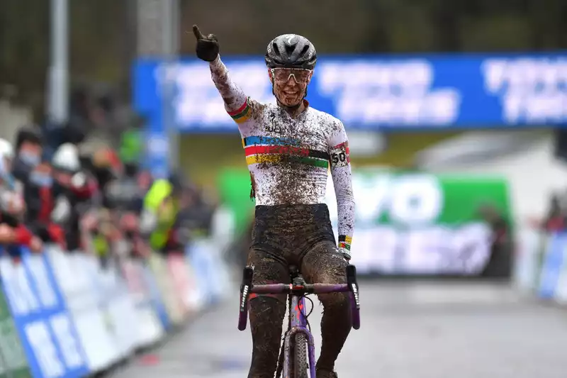 Magaly Rochette Replaces Cyclocross Nationals with World Cup Podium