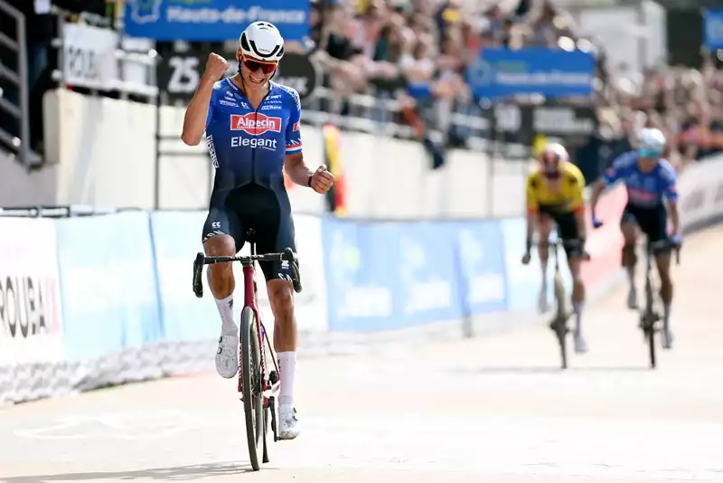 Mathieu van der Poel tests his Tour de France and gravel form in the Dwars Het Hegel Run