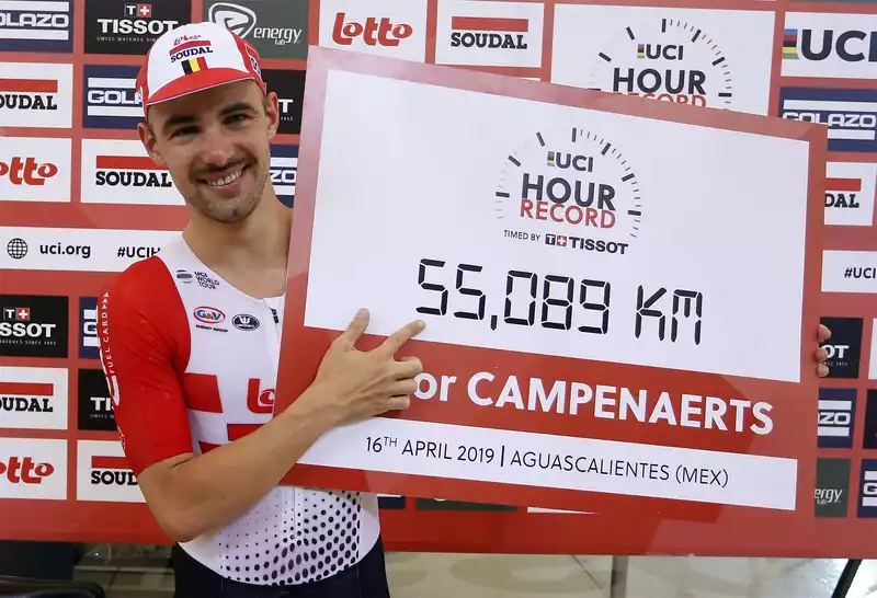 Kampenaerts leaves the hour record of over 57 km to Ganna.