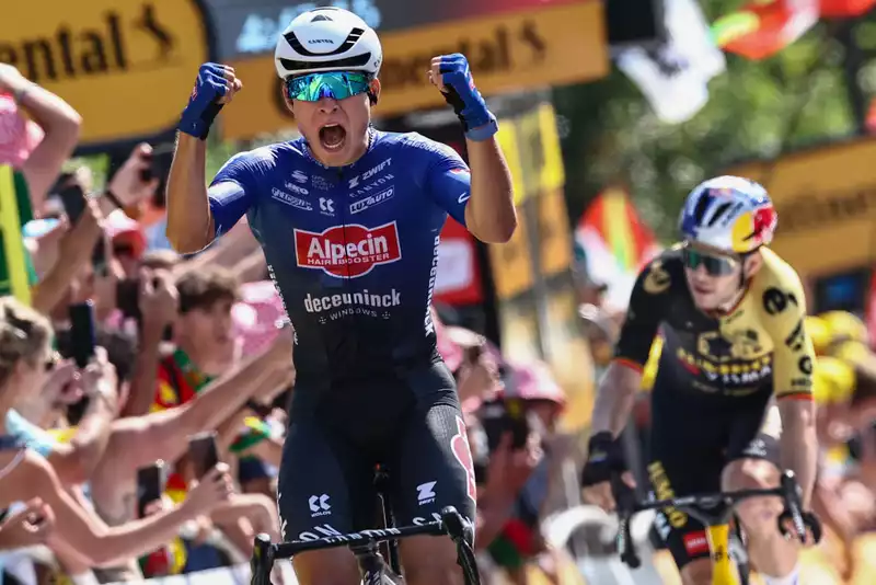 Wout van Eyck: "It's hard to say" if Philipsen's Tour de France sprint was fair