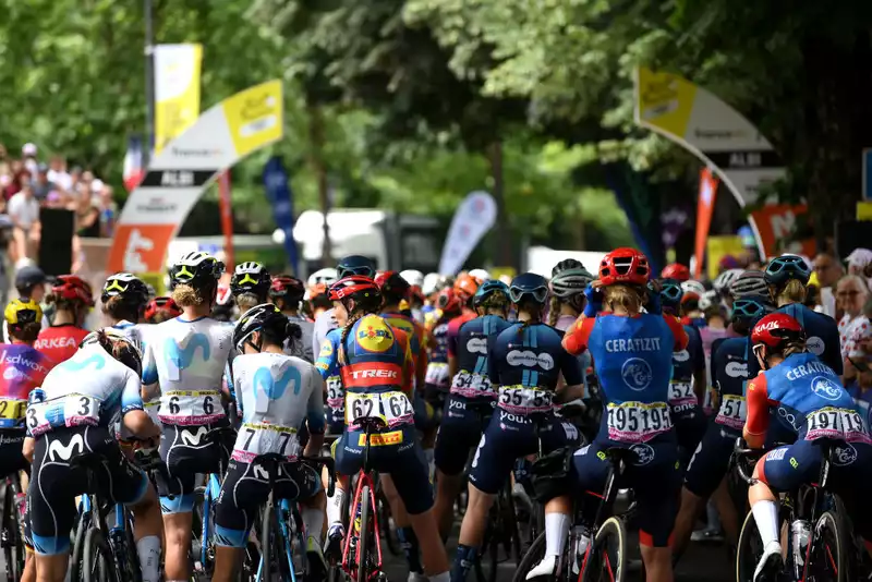 UCI moves up the introduction of a professional women's team to 2025.