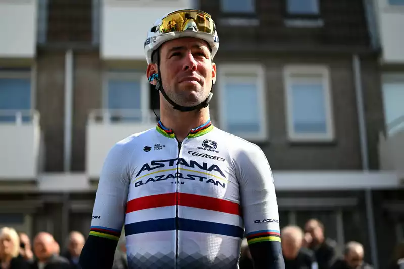 Mark Cavendish reveals the effects of Epstein-Barr virus and clinical depression in Netflix documentary.