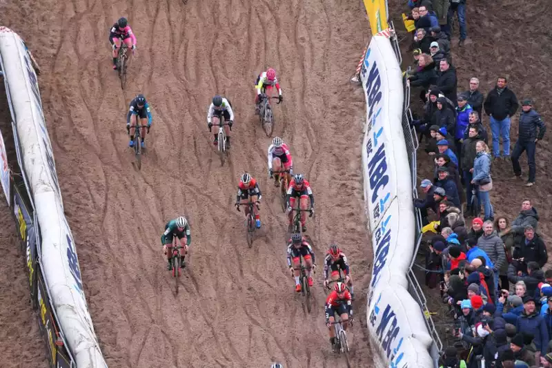 Cyclocross Round-Up: Aerts and Alvarado Extend Narrow Lead in Superprestige