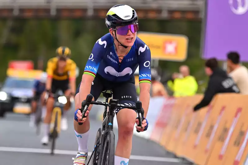 Injured sideline Annemiek van Vleuten from Uci Gravel World