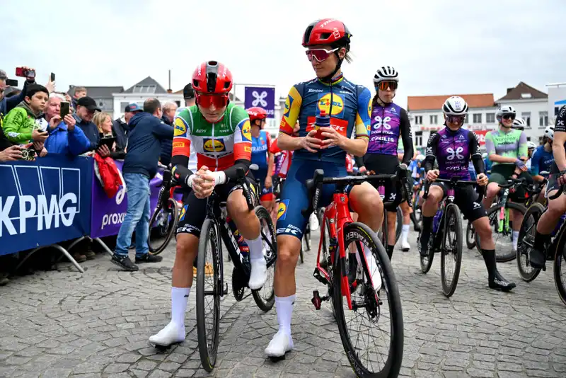 Lizzie Dayagnan and Marlen Reusser crash out of Tour of Flanders