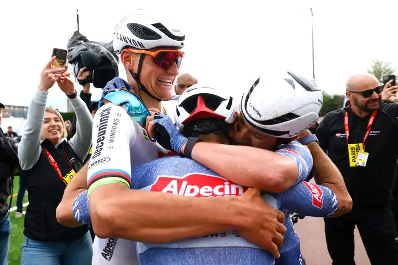 I didn't think I would be alone" - Mathieu Van der Pol, too strong in the "unscheduled" Paris-Roubaix attack.