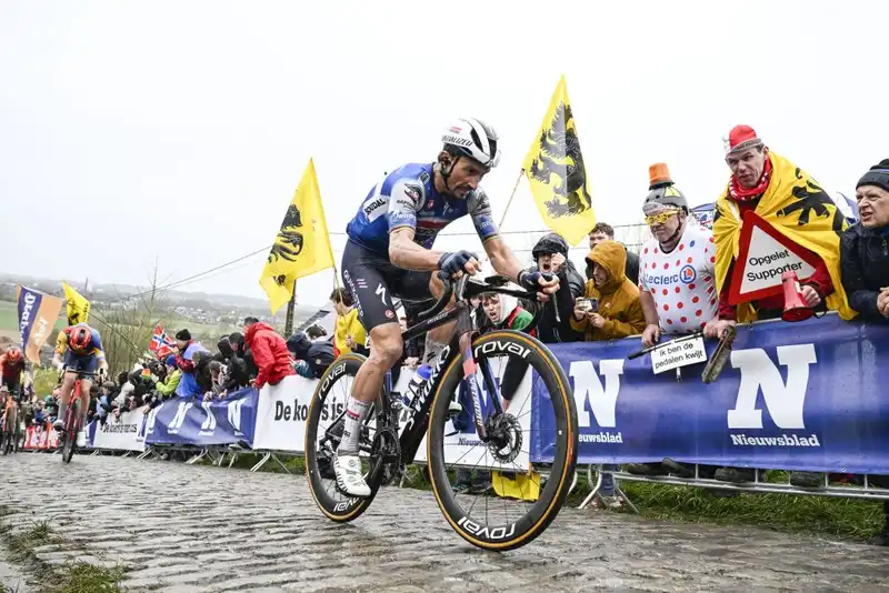 Julian Alaphilippe says he fought through the spring campaign with a broken knee