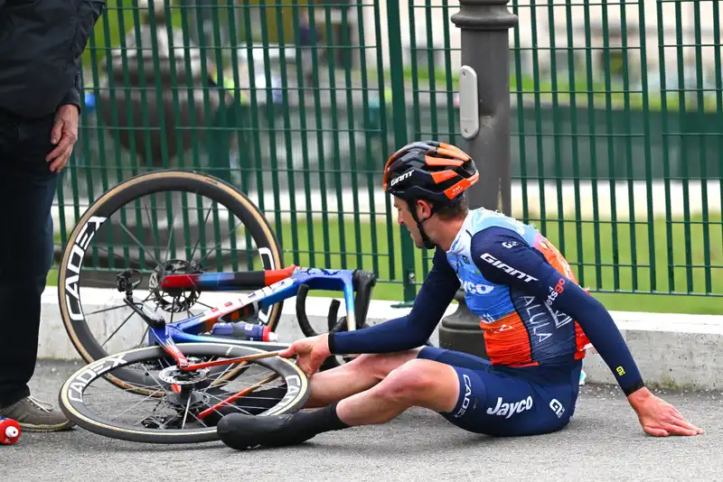 Harper and O'Connor hit the curb at the Tour de l'Alps.