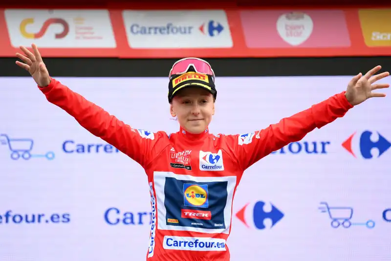 Gaia Lealini takes the top spot at La Vuelta Femenina.