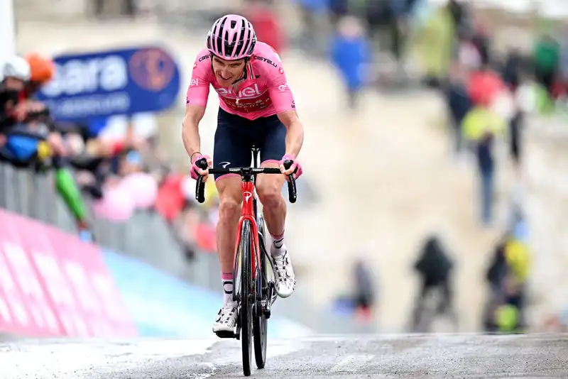 Thomas takes on Pogachar in the Giro d'Italia