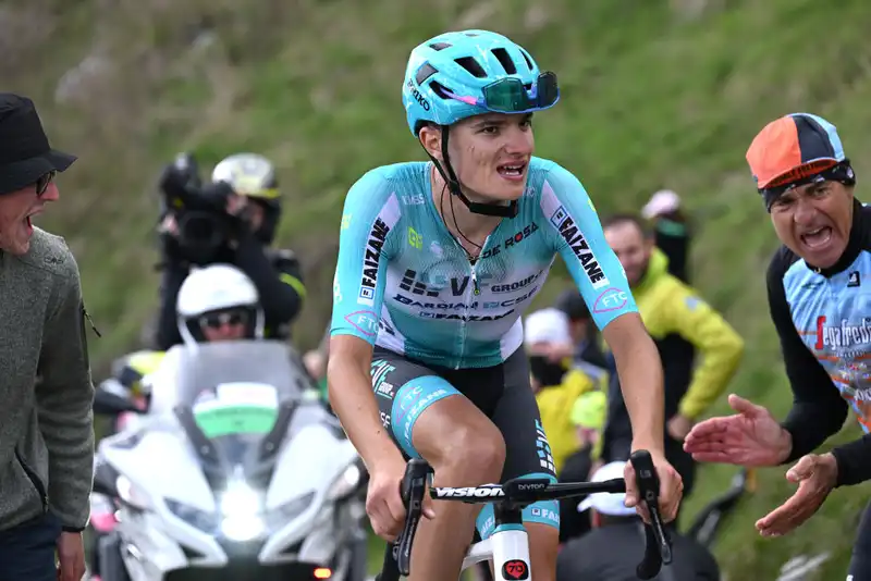 Giulio Pellizzari becomes Italy's new Giro d'Italia celebrity after more daring mountain attack