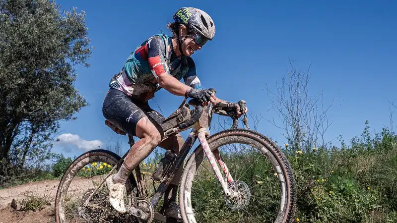 "Being a good gravel racer is a problem-solving" - Sarah Sturm, Unbound Preparation, the challenges of women's racing