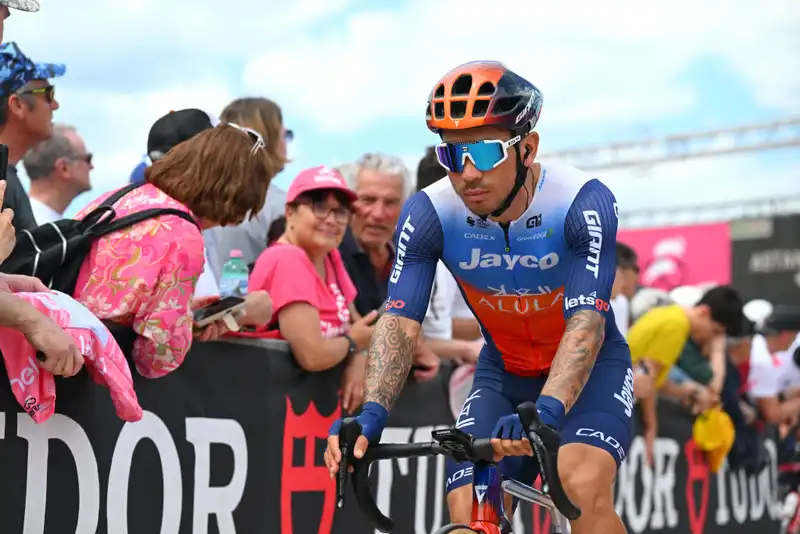 Jaco Arula explains that Caleb Ewan "lacks a bit of top-end speed" in the Giro d'Italia sprint