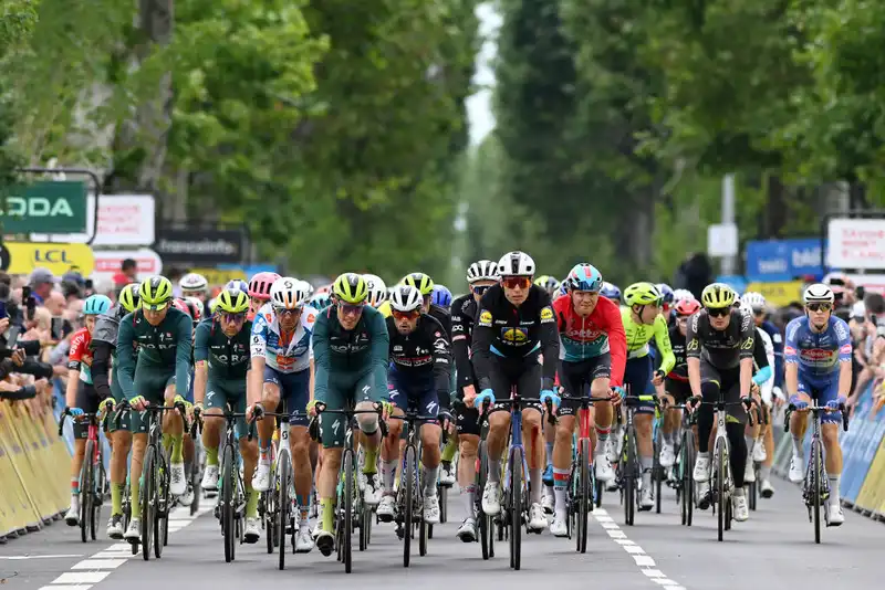 "Another dark day for cycling" - Critérium du Dauphiné Peloton rues Latest mass crash