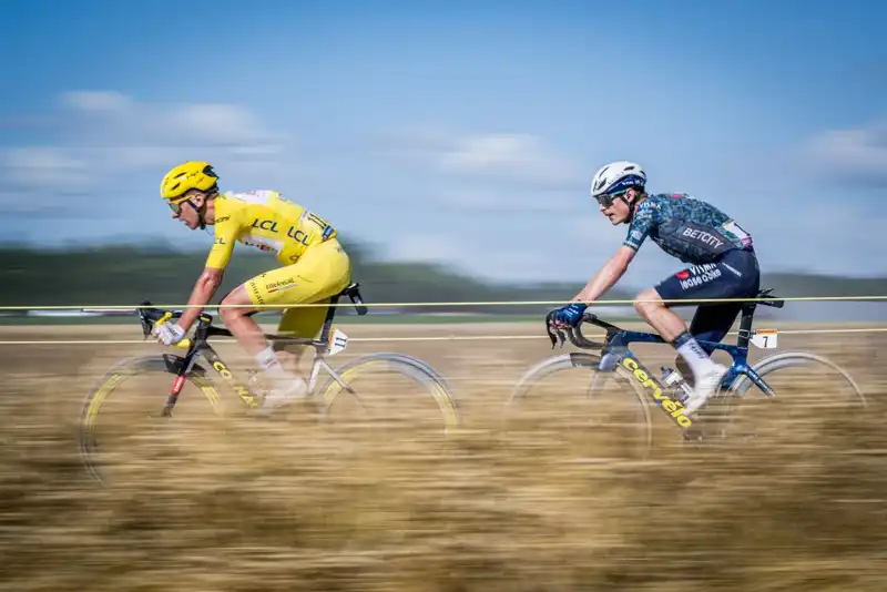 Taddei was the strongest" - Jonas Vingegaard, unfazed by Pogachar's onslaught and double puncture in the gravel stage of the Tour de France.