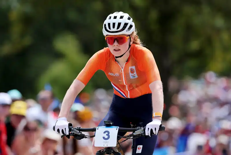 Despite Puck Petersen's protests, American Haley Batten keeps her silver medal in Olympic mountain biking