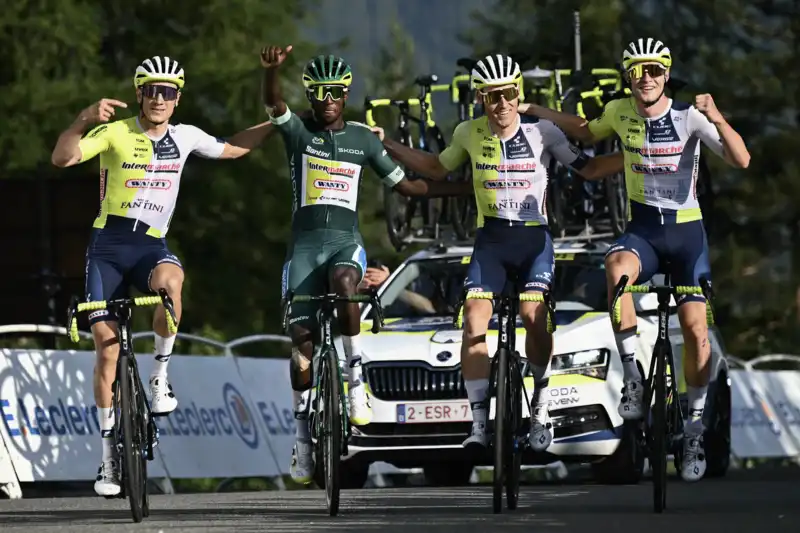 Biniam Girmay, after winning the Tour de France green jersey, extends his contract with Intermarche Wanty until 2028.