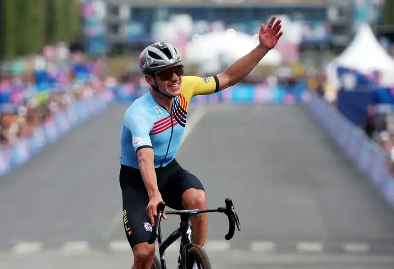 Not a bad sprint for a 51-year-old" - How a team mechanic solved Evenpoel's puncture crisis in the Olympic road race.