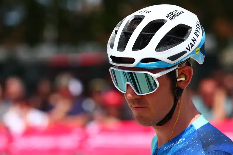 Ben O'Connor signs with Jayco Alura for Grand Tour podium