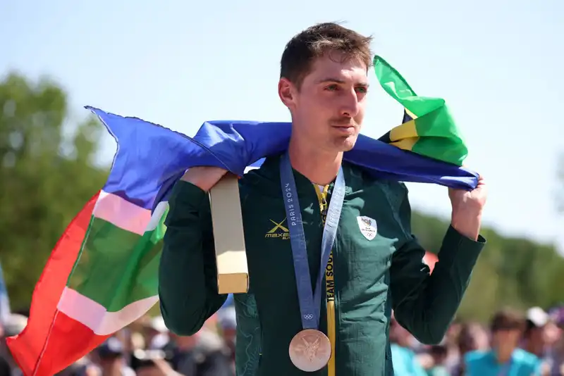 Alan Hatherly wins historic bronze medal for South Africa in men's cross-country mountain biking