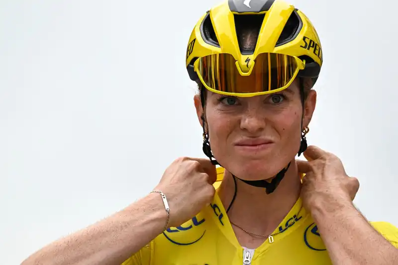 Dumi Vollaring Continues Racing in Tour de France Femmes Despite Thursday's Crashes and Time Losses