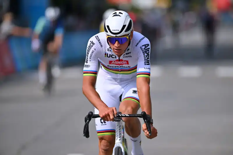 Mathieu Van Der Poel Cancels Renuit Tour Due to Knee Pain