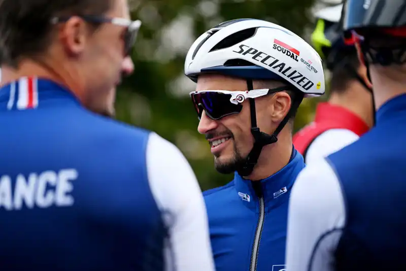 Julian Alaphilippe Abandons World Championship Road Race After Early Crash