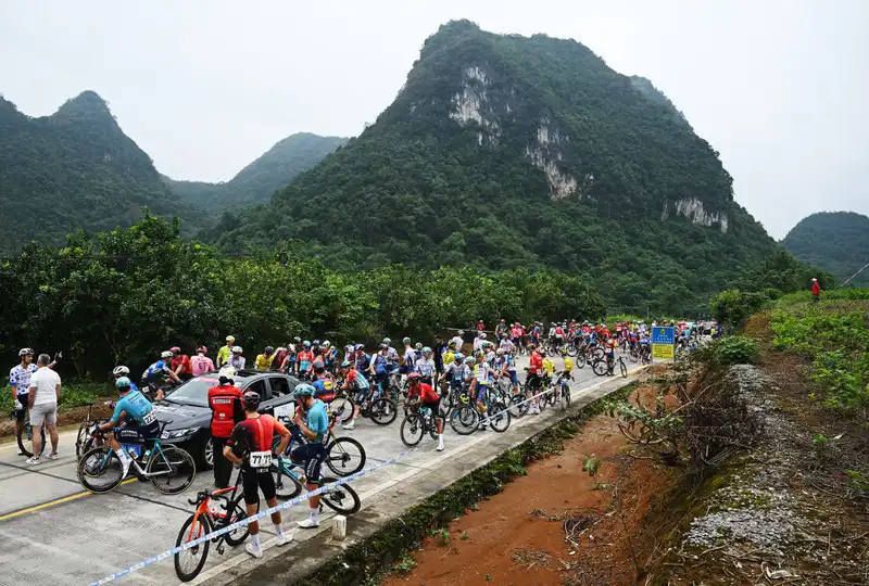 Tour of Guangxi, Heavy Crashing on Stage 3, Several Leading Riders Abandoned